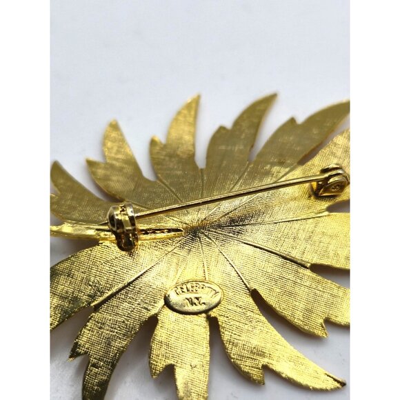 Vintage Celebrity NY Juliana Leaf Brooch & Earrings Set Gold Tone - Picture 2 of 6